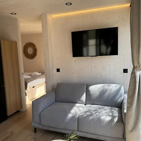 Prestige & Wellness House פריבלאקה