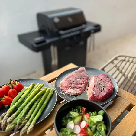 Prestige & Wellness House בית נופש *